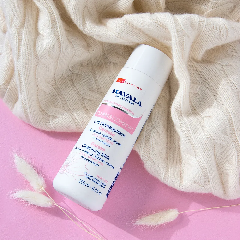 Clean & Comfort Caress Cleansing Milk - Image 2